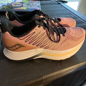 Saucony Endorphin Shift Women’s 9.5